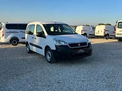 Usado Peugeot TePee Access 75 CV (55 kW) 2018 Blanco Van