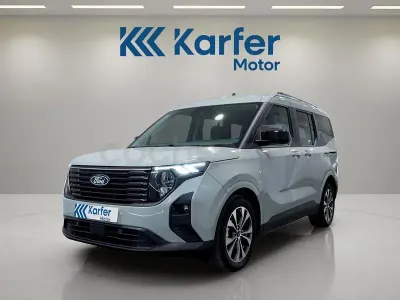 Usado Ford Tourneo Courier Titanium 125 CV (91 kW) 2024 Gris / plata Monovolumen