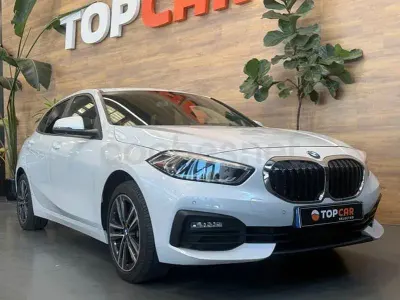 Usado BMW 118 Comfort Edition 150 CV (110 kW) 2022 Blanco Utilitario