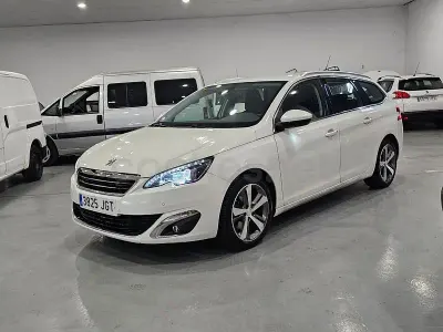 Usado Peugeot 308 SW Business-Line 120 CV (88 kW) 2015 Blanco Familiar