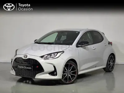 Usado Toyota Yaris Hybrid Sport 116 CV (85 kW) 2022 Beige Berlina