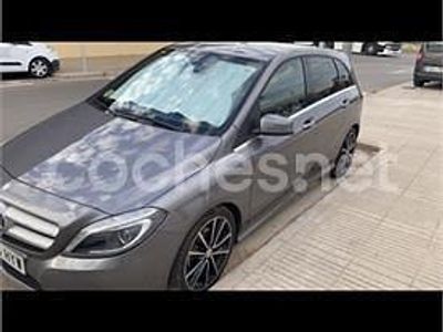 Usado Mercedes B180 109 CV (80 kW) 2014 Gris / plata Monovolumen