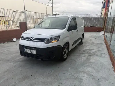 Usado Citroën Berlingo Live 102 CV (75 kW) 2020 Blanco Monovolumen