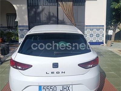 Usado Seat Leon Ecomotive 110 CV (80 kW) 2015 Blanco Berlina