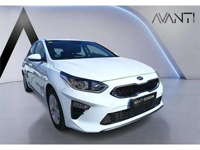 Begagnad Kia Ceed 136 HK (100 kW) 2020 Vit Halvkombi