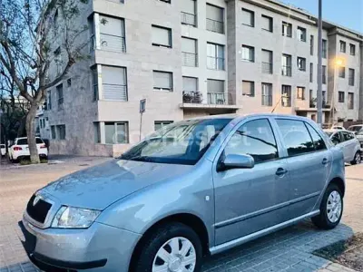 Usado Skoda Fabia Comfort 60 CV (44 kW) 2003 Azul Berlina