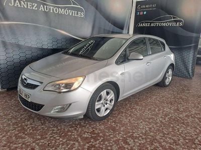 Usado Opel Astra Edition 110 CV (80 kW) 2012 Gris / plata Berlina