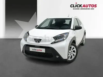 Usado Toyota Aygo X Play 72 CV (52 kW) 2025 Blanco SUV