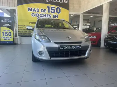 Usado Renault Clio Dynamique 88 CV (64 kW) 2012 Plateado Familiar
