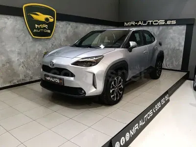 Usado Toyota Yaris Cross Active 116 CV (85 kW) 2022 Gris / plata SUV