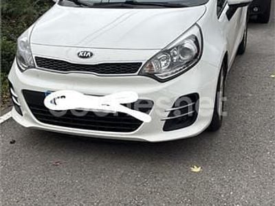Usado Kia Rio 84 CV (61 kW) 2016 Blanco Berlina