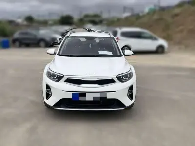 Usado Kia Stonic 101 CV (74 kW) 2022 Blanco SUV
