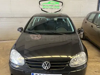 Usado VW Golf V Highline 105 CV (77 kW) 2007 Negro Berlina