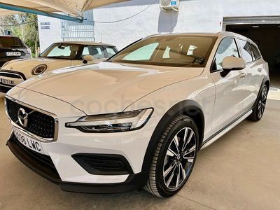 Begagnad Volvo V60 CC Plus 197 HK (144 kW) 2022 Vit Kombi