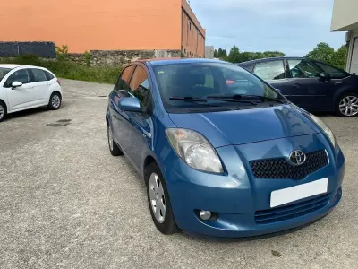 Używany Toyota Yaris Sol 90 KM (66 kW) 2007 Niebieski Hatchback