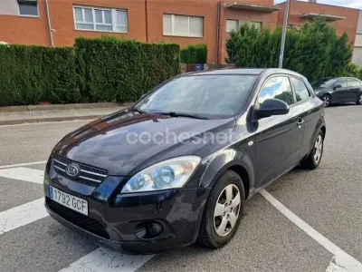 Usado Kia ProCeed 126 CV (92 kW) 2009 Negro Utilitario