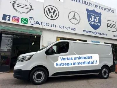 Usado Renault Trafic 110 CV (80 kW) 2023 Blanco Monovolumen