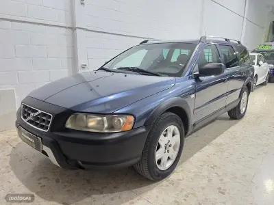 Usado Volvo XC70 Momentum 185 CV (136 kW) 2025 Azul SUV