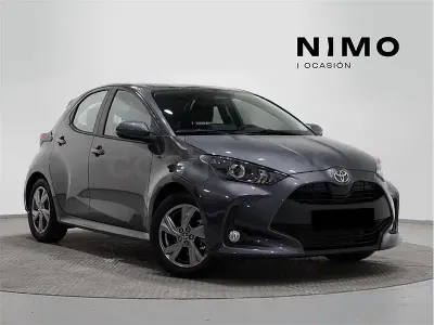 Usado Toyota Yaris Hybrid Active 116 CV (85 kW) 2025 Gris / plata Berlina