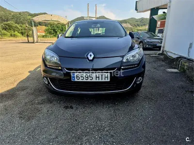 Usado Renault Mégane III Dynamique 110 CV (80 kW) 2013 Gris / plata Berlina