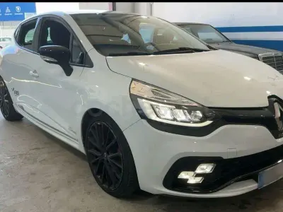 Usado Renault Clio IV Trophy 220 CV (161 kW) 2017 Blanco Berlina