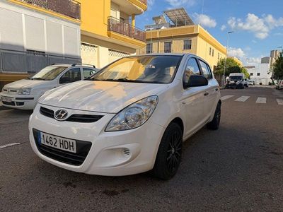 Usado Hyundai i20 Classic 78 CV (57 kW) 2011 Blanco Utilitario
