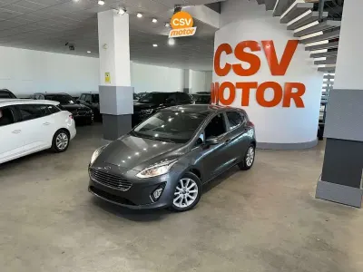 Usado Ford Fiesta Titanium 101 CV (74 kW) 2019 Gris Utilitario