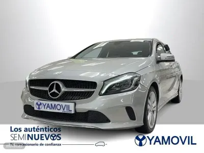 Usado Mercedes A180 Urban 122 CV (89 kW) 2016 Plateado Utilitario