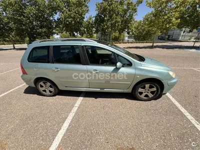 Usado Peugeot 307 110 CV (80 kW) 2002 Azul Familiar