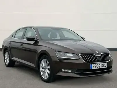 Usado Skoda Superb Ambition 150 CV (110 kW) 2017 Marrón Berlina