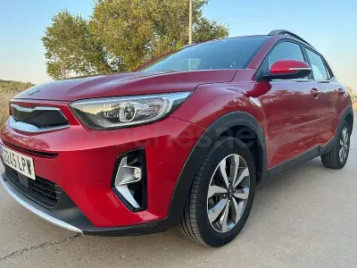 Usado Kia Stonic 120 CV (88 kW) 2021 Rojo SUV