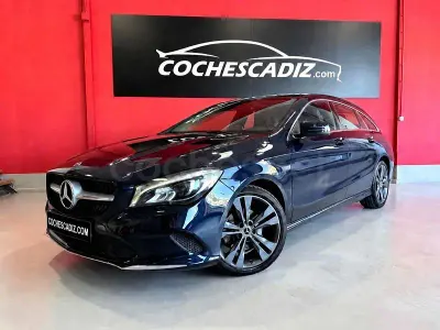 Usado Mercedes CLA200 Shooting Brake 136 CV (100 kW) 2017 Azul Familiar