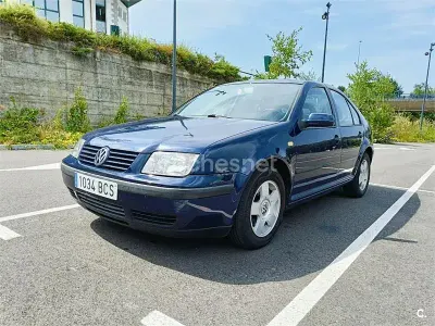 Usado VW Bora Conceptline 90 CV (66 kW) 1999 Azul Berlina