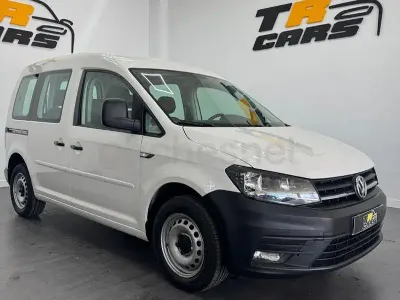 Usado VW Caddy Beach 102 CV (75 kW) 2020 Blanco Monovolumen