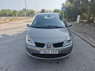 Usado Renault Grand Scénic II Dynamique 130 CV (95 kW) 2007 Gris / plata Monovolumen
