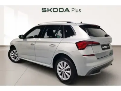Usado Skoda Kamiq Ambition 110 CV (80 kW) 2021 Gris plata SUV