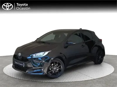 Usado Toyota Yaris Hybrid Style 116 CV (85 kW) 2022 Negro Monovolumen