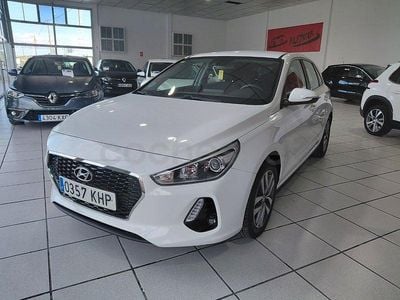 Usado Hyundai i30 110 CV (80 kW) 2018 Blanco Berlina