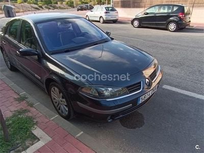 Usado Renault Laguna II Dynamique 150 CV (110 kW) 2005 Gris / plata Berlina