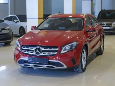 Używany Mercedes GLA220 Urban 177 KM (130 kW) 2017 Czerwony SUV
