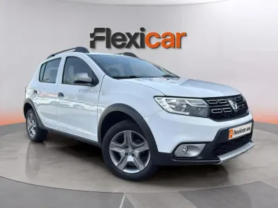 Usado Dacia Sandero Comfort 90 CV (66 kW) 2019 Blanco Berlina