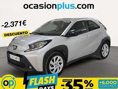 Usado Toyota Aygo Play 72 CV (52 kW) 2024 Gris Utilitario