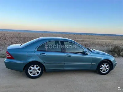 Usado Mercedes C200 Elegance 163 CV (119 kW) 2001 Azul Berlina