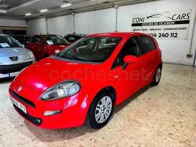 Usado Fiat Punto Easy 69 CV (50 kW) 2014 Rojo Utilitario