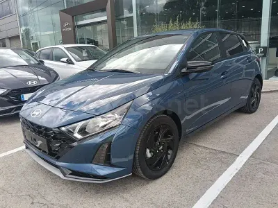 Nuevo Hyundai i20 Blackline 90 CV (66 kW) 2026 Azul Utilitario