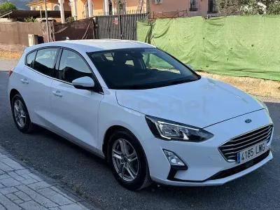 Usado Ford Focus Trend 120 CV (88 kW) 2022 Blanco Berlina