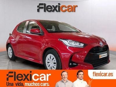 Usado Toyota Yaris Hybrid Active 116 CV (85 kW) 2023 Rojo Berlina