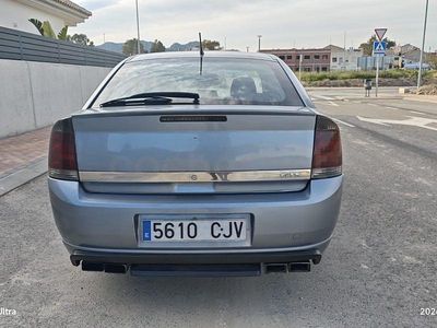 Usado Opel Vectra Essentia 100 CV (73 kW) 2004 Gris / plata Berlina
