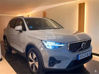 Usado Volvo XC40 Core 211 CV (155 kW) 2023 Gris / plata SUV