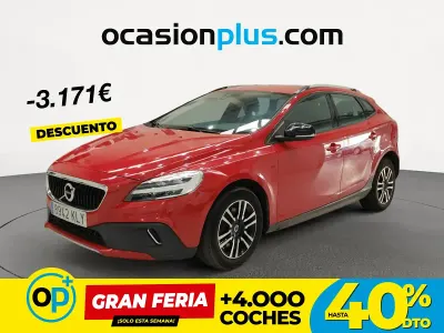 Usado Volvo V40 CC Momentum 120 CV (88 kW) 2018 Rojo Familiar